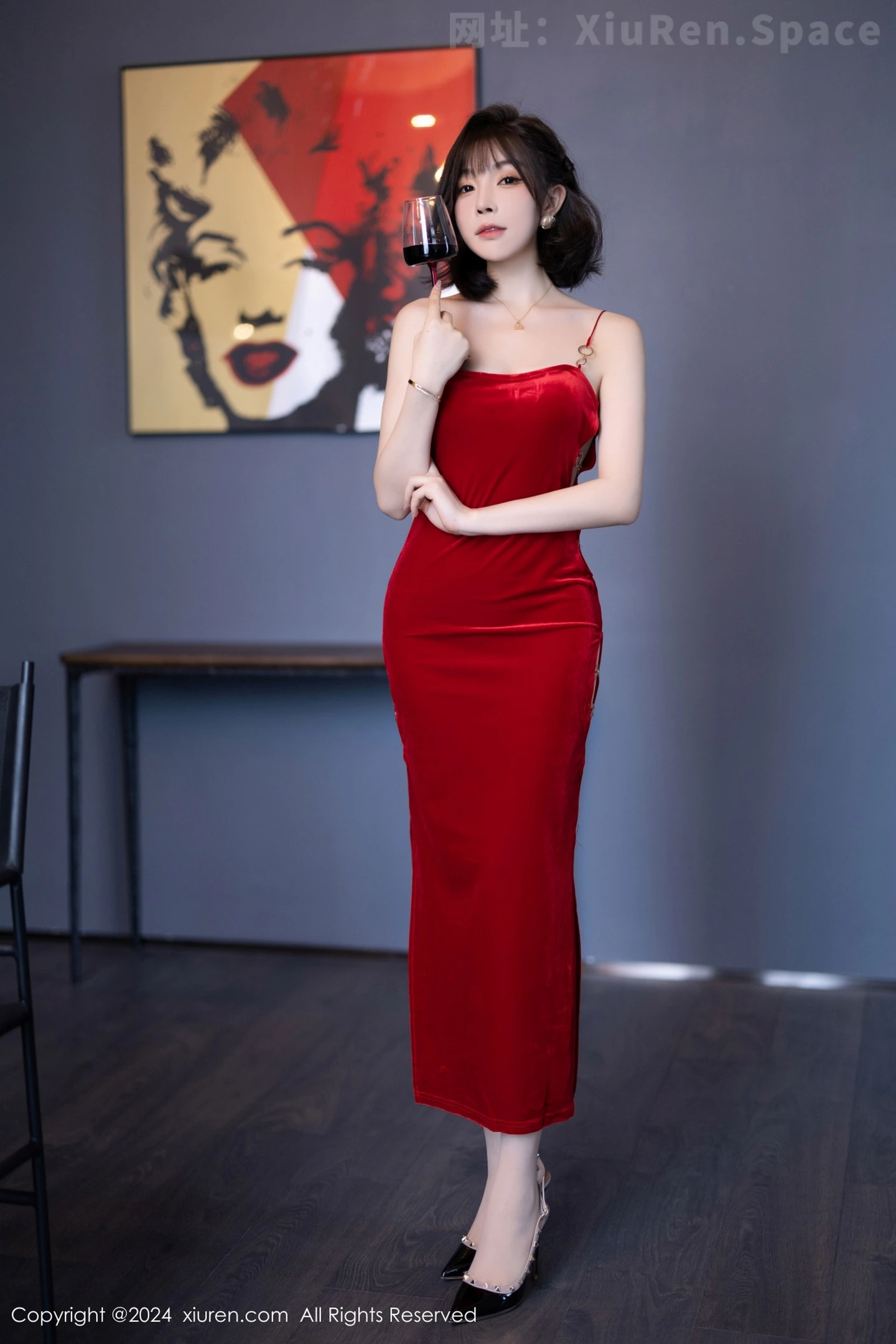 图片[2]-[XiuRen秀人网] VOL.9229 女神徐莉芝Booty红色吊带连衣裙露情趣内衣秀曼妙身姿诱惑写真90P-秀人网官方网站